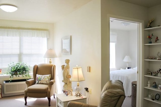 pomerelle_place_burley_in_unit_seating_area-1